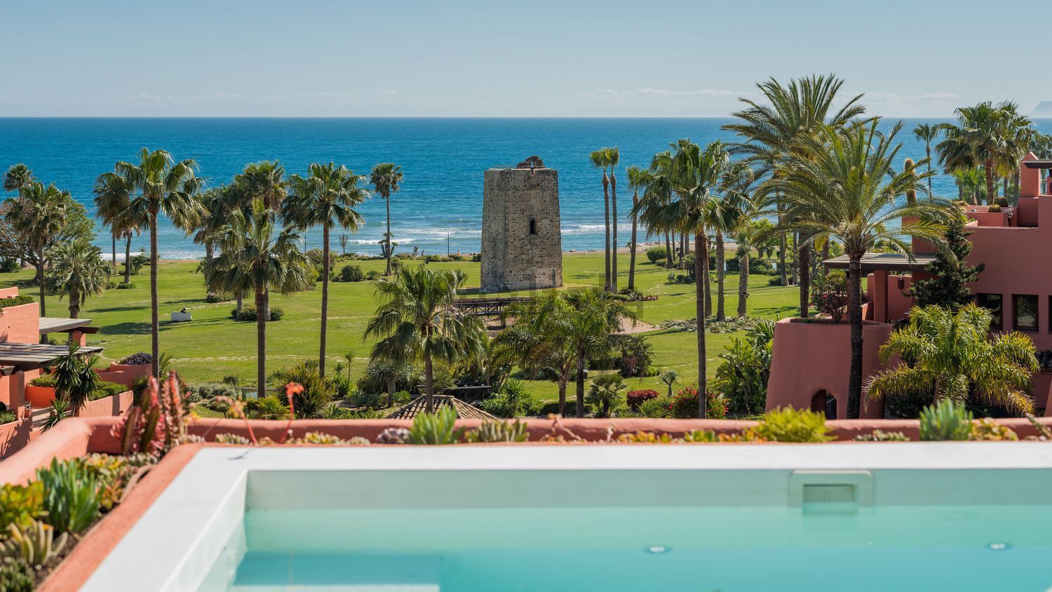 Duplex em primeira linha de praia em Estepona