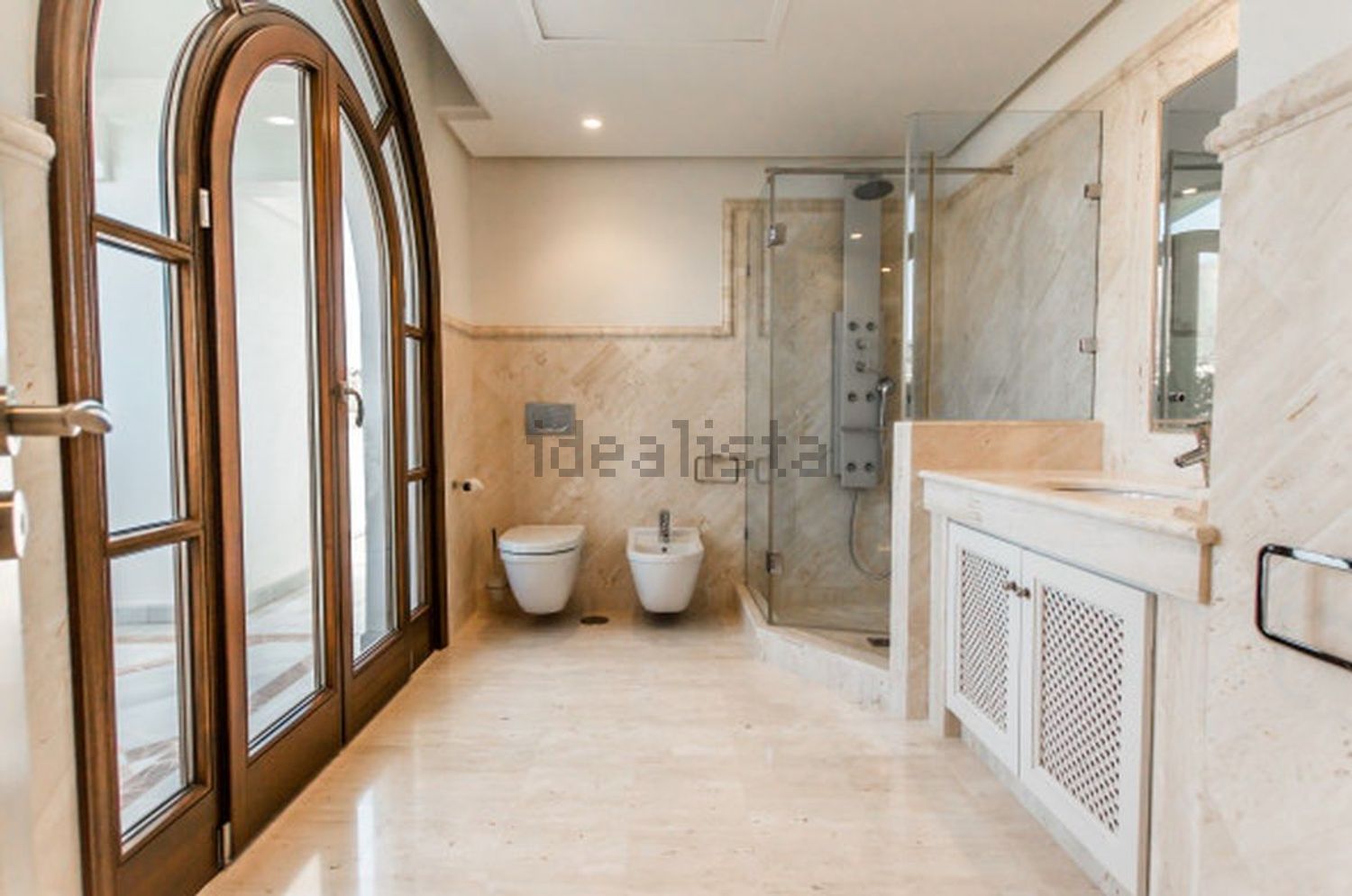 Beachfront duplex in Estepona — Bathroom