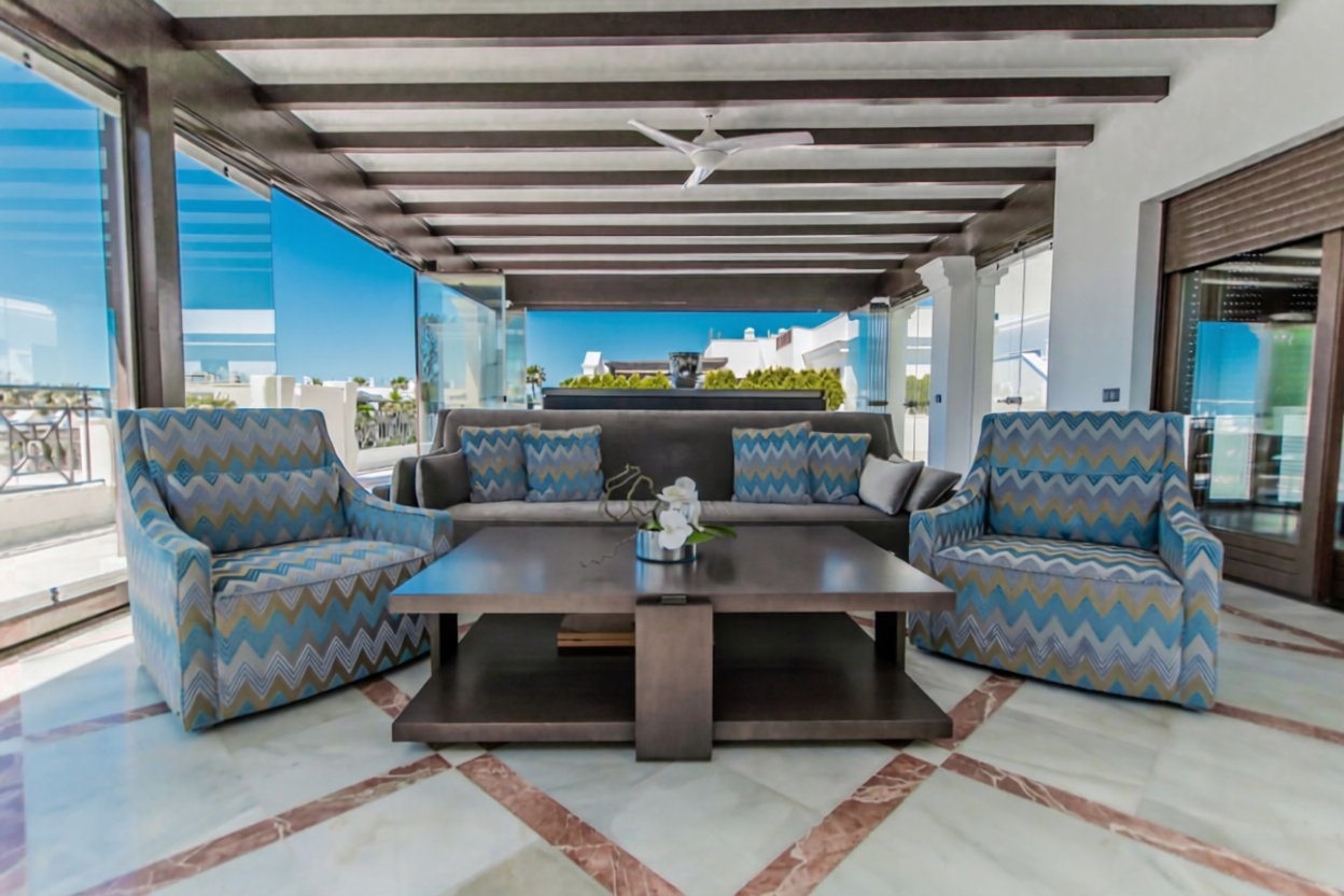 Duplex en première ligne de plage à Estepona — Séjour