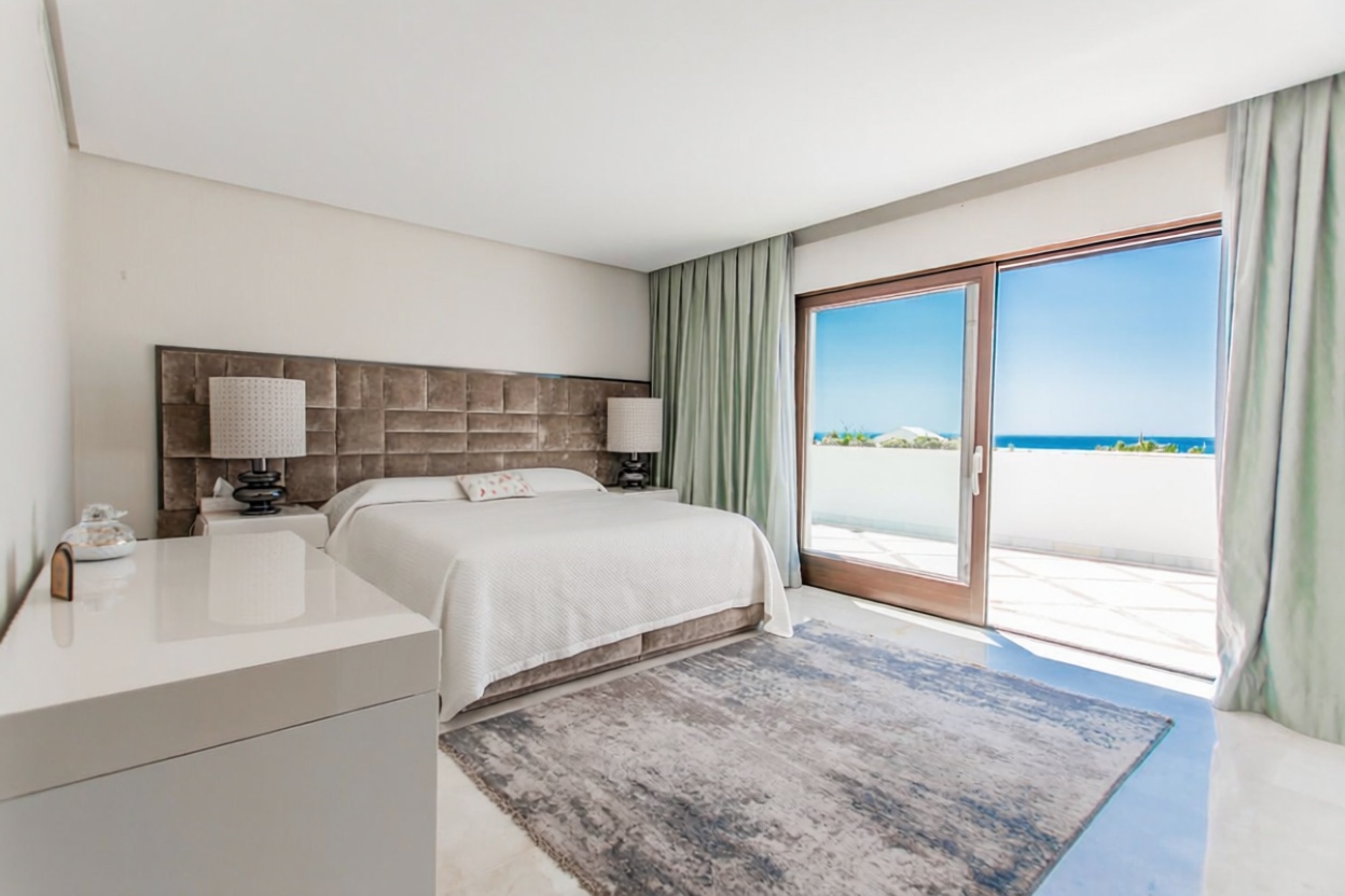 Duplex en première ligne de plage à Estepona — Chambre