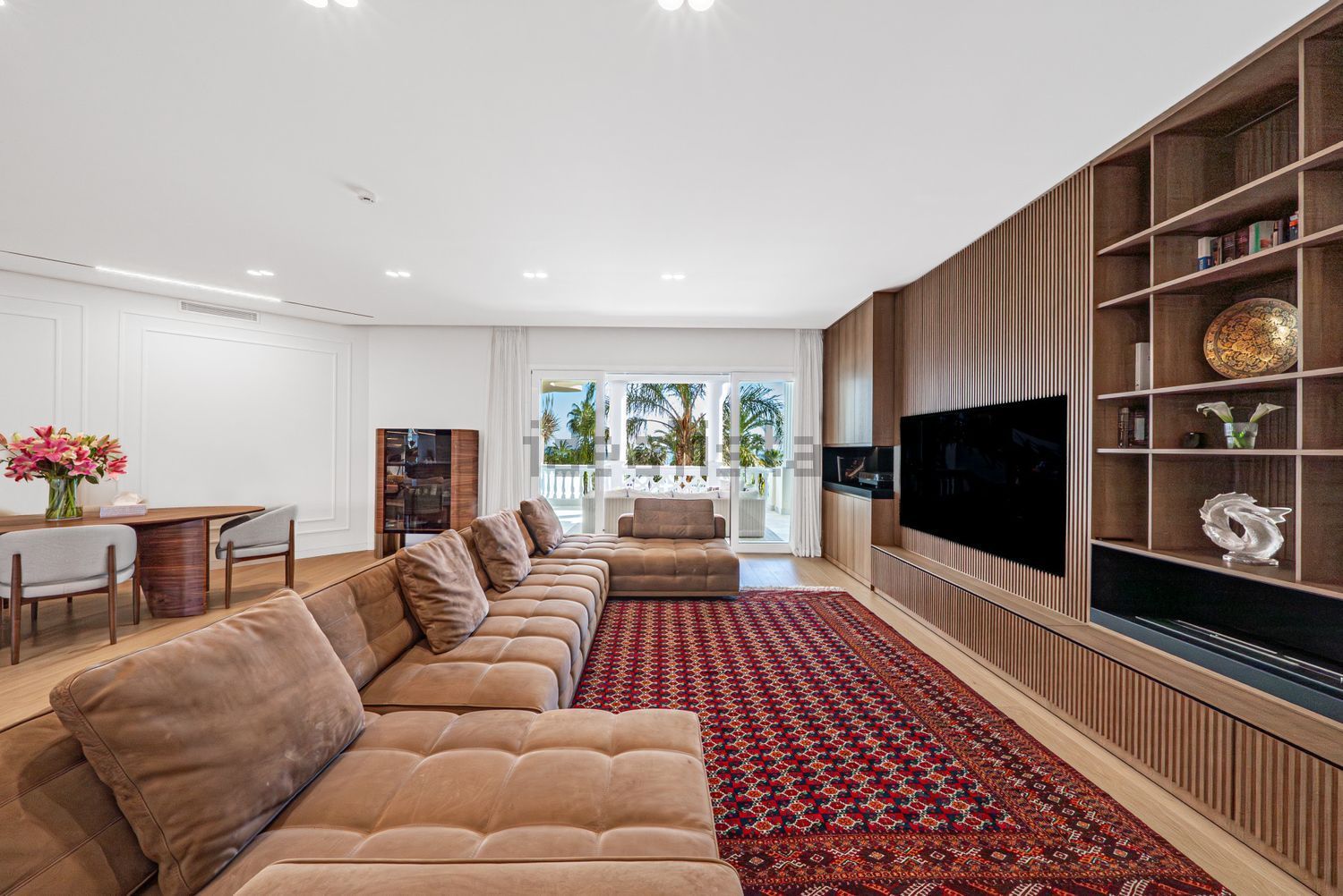 Beachfront flat in Estepona — Living room