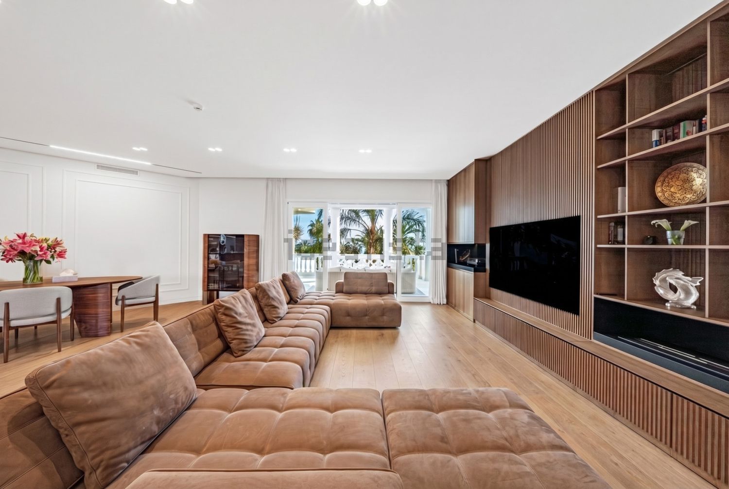 Wohnung in erste Strandlinie in Estepona — Wohnzimmer