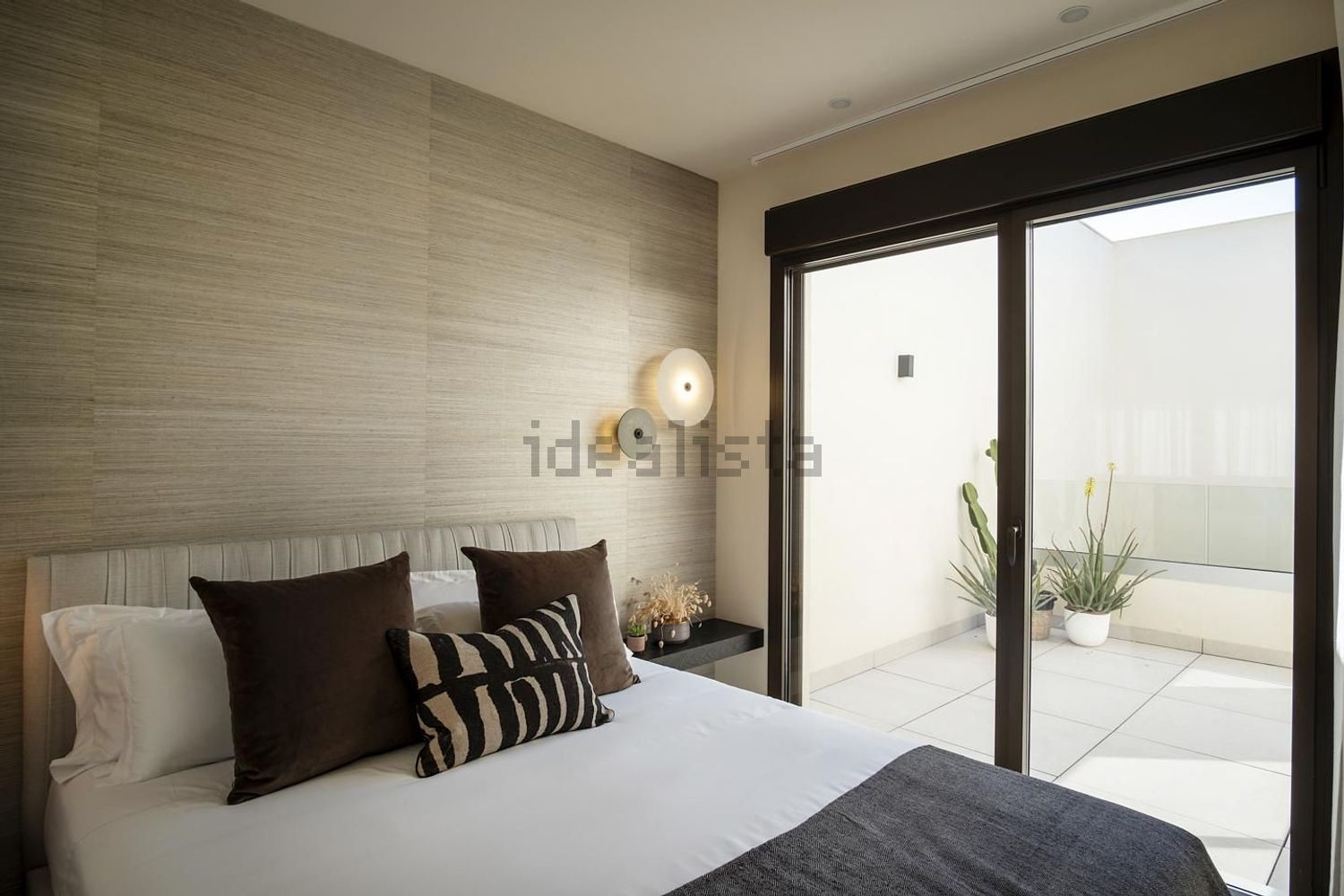 Beachfront flat in Estepona — Bedroom