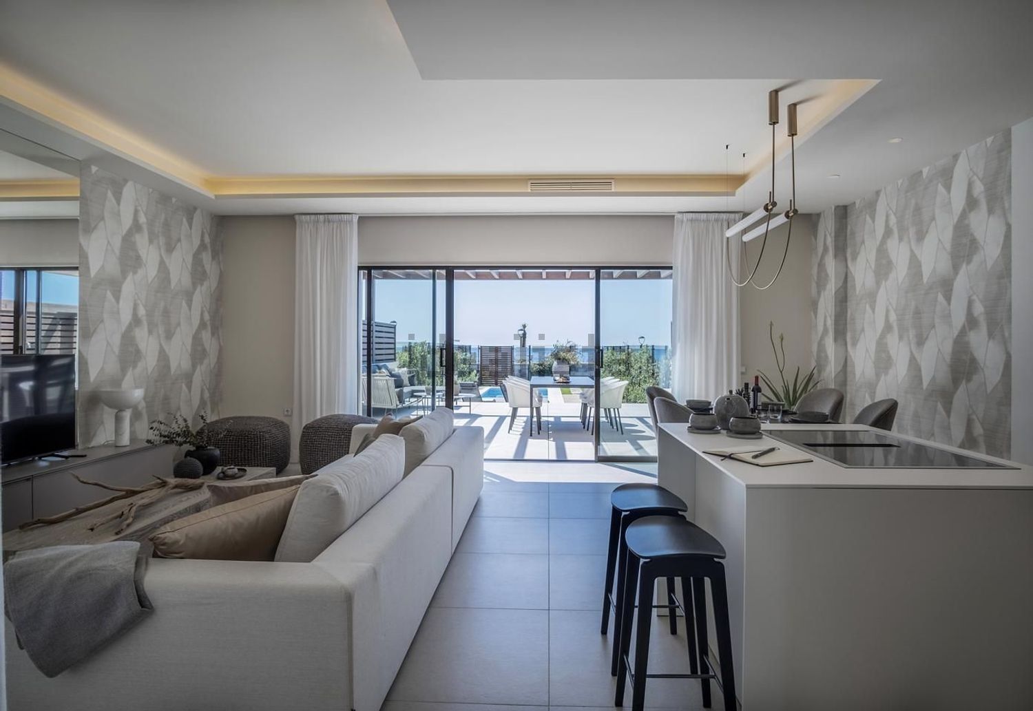 Beachfront flat in Estepona — Living room