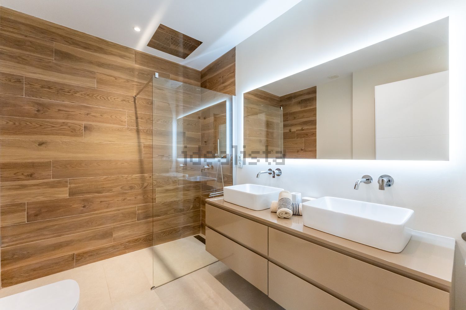 Beachfront flat in Estepona — Bathroom
