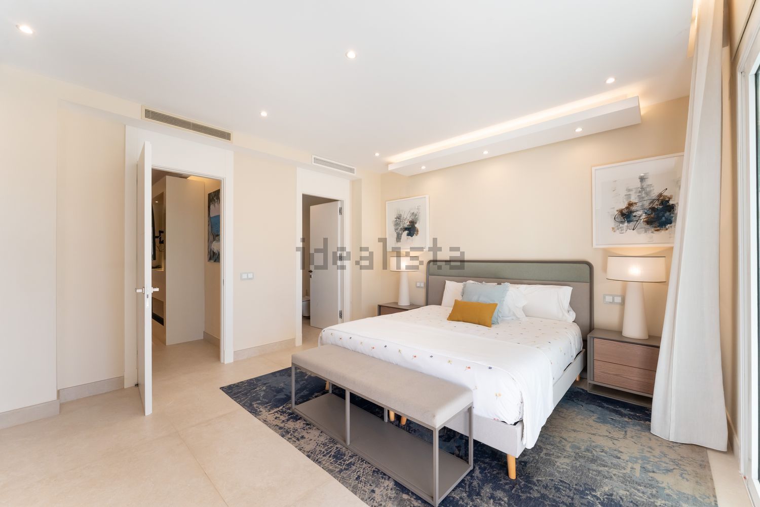 Beachfront flat in Estepona — Bedroom