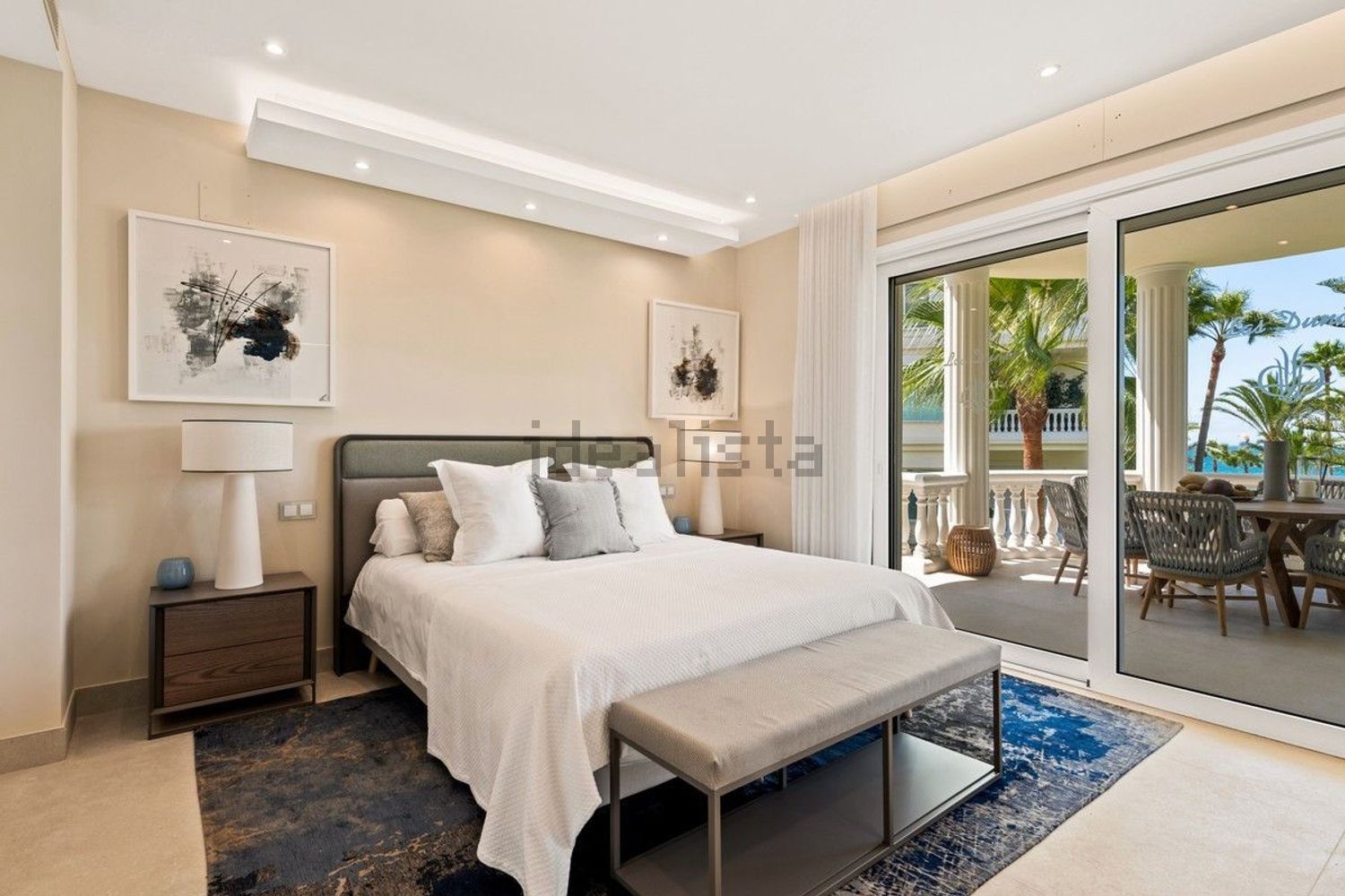 Beachfront flat in Estepona — Bedroom
