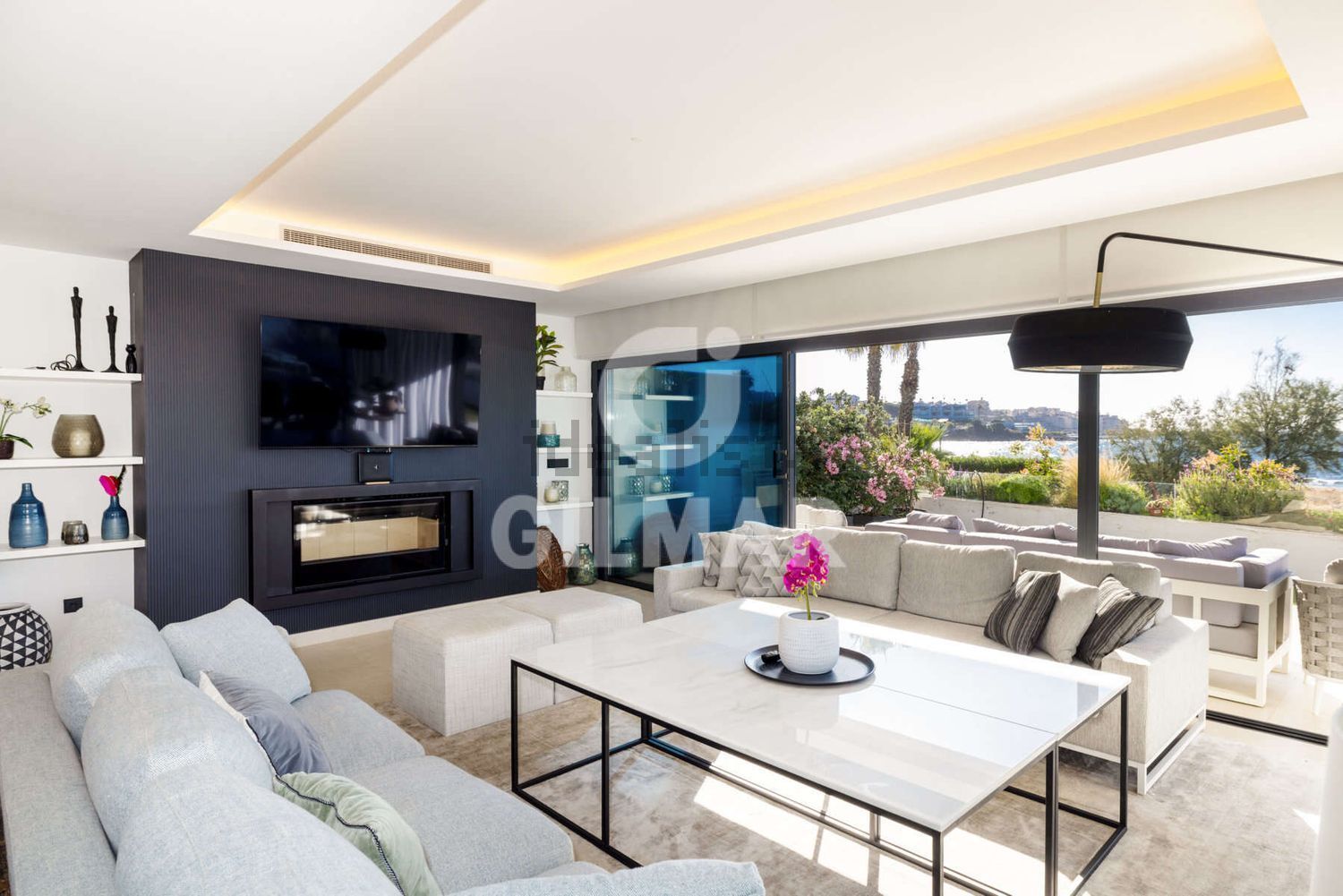 Chalet avec accès direct à la plage à Estepona — Séjour