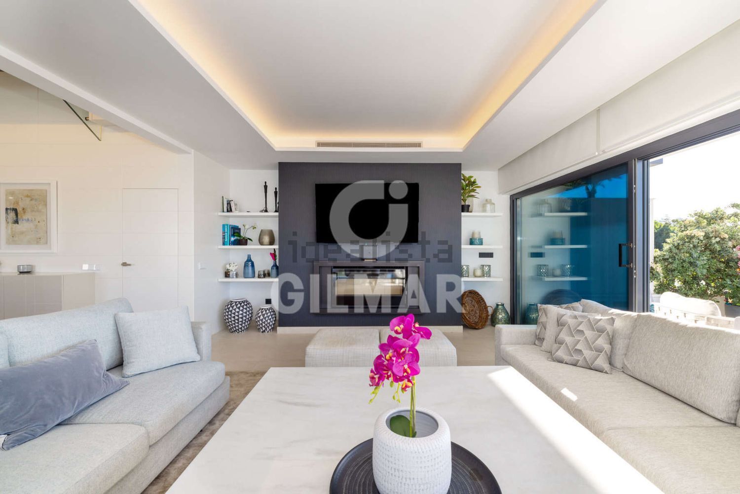 Chalet avec accès direct à la plage à Estepona — Séjour