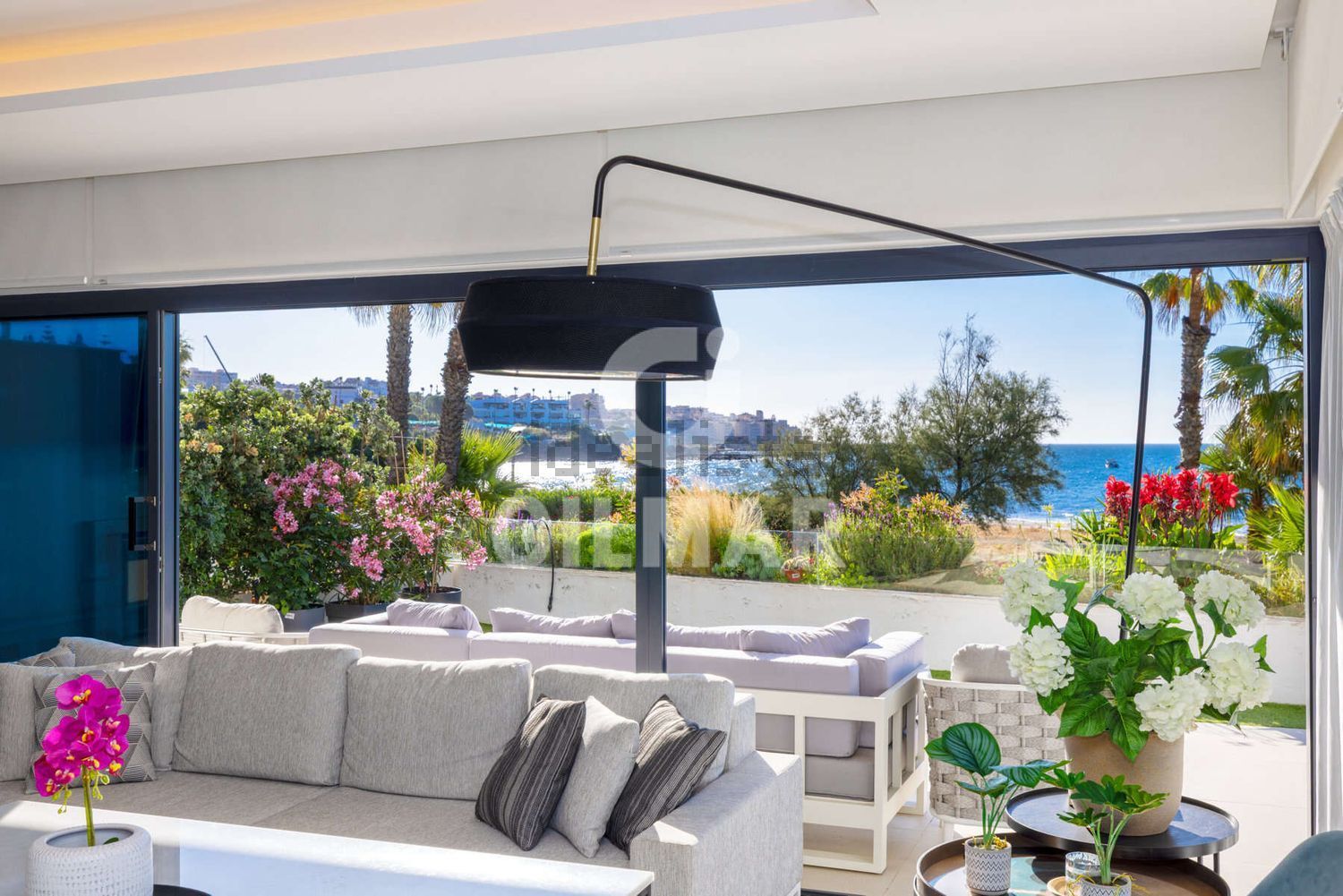 Chalet avec accès direct à la plage à Estepona — Séjour