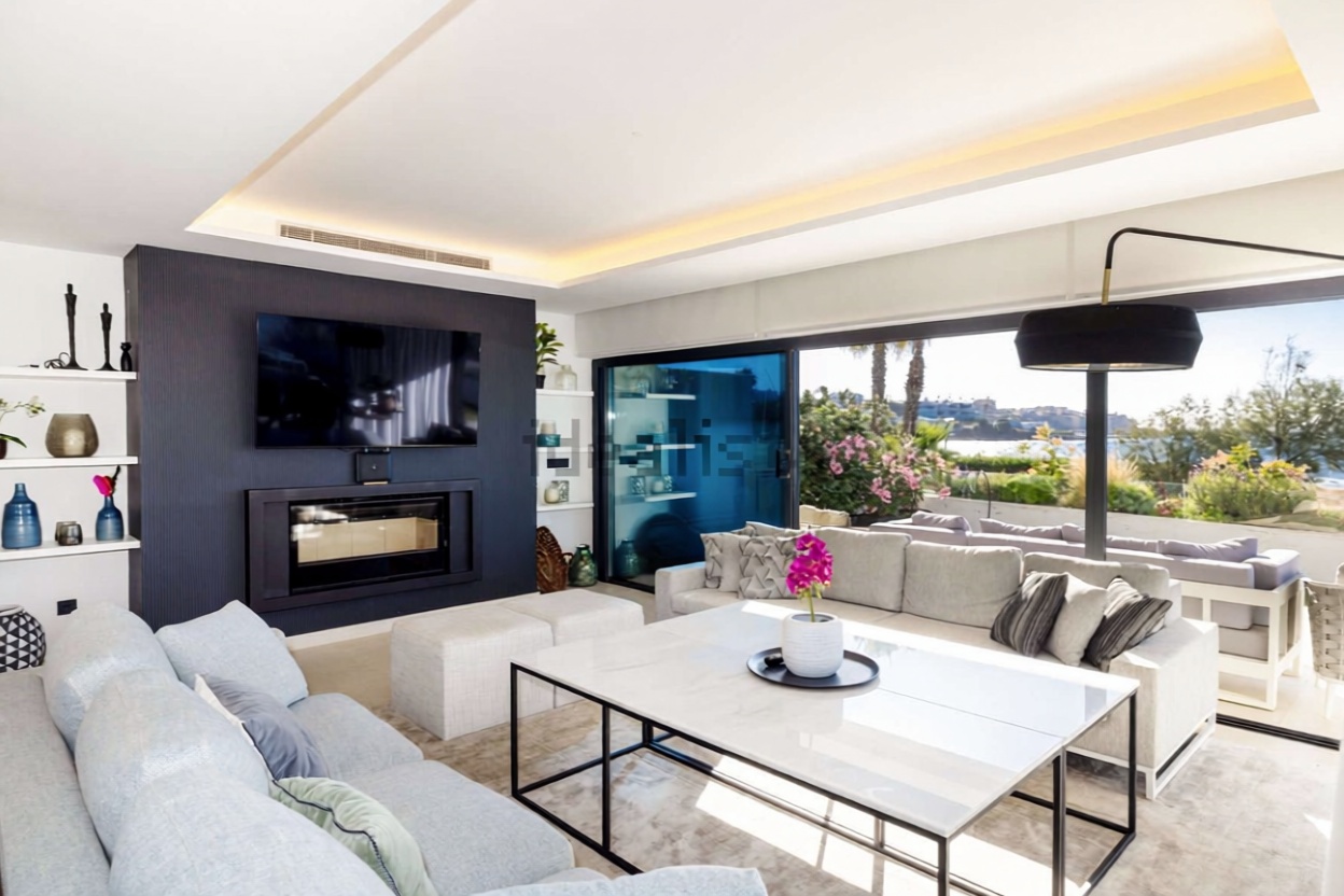 Шале с прямой выход на пляж в Estepona — Гостиная