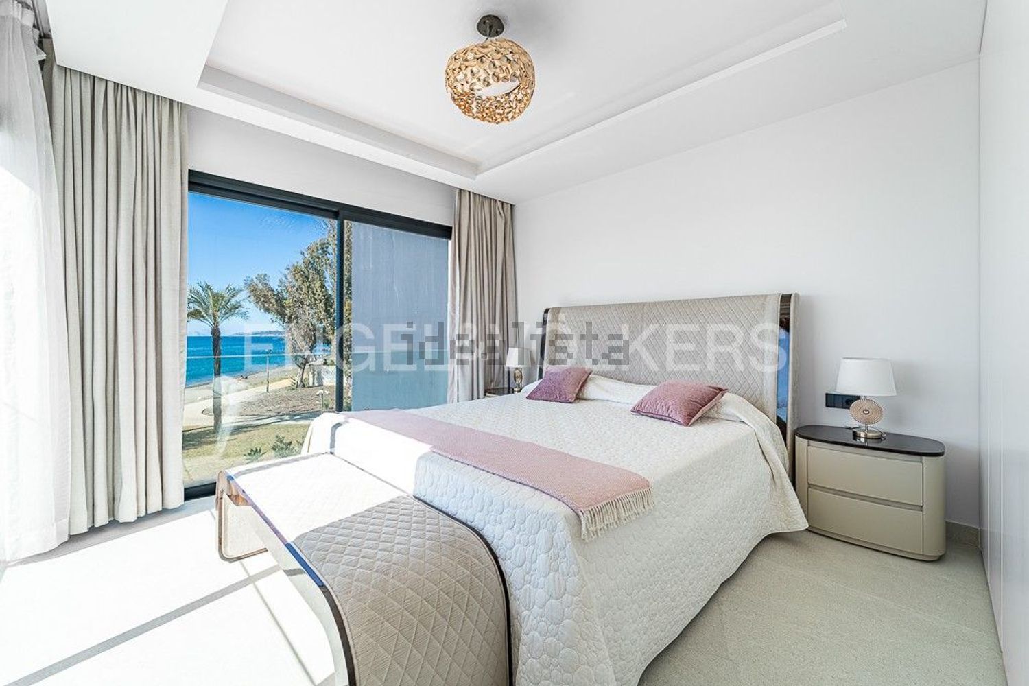 Chalet avec accès direct à la plage à Estepona — Chambre