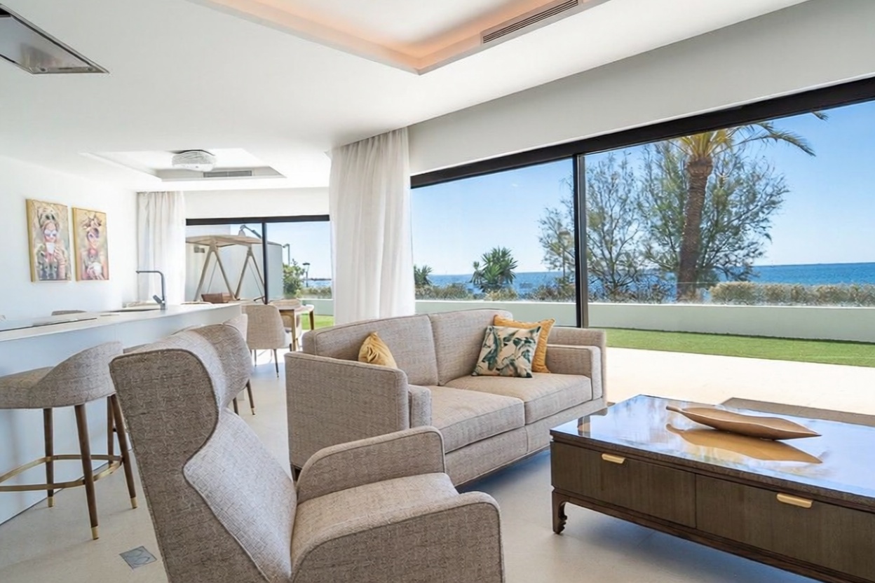 Chalet com acesso direto à praia em Estepona — Sala