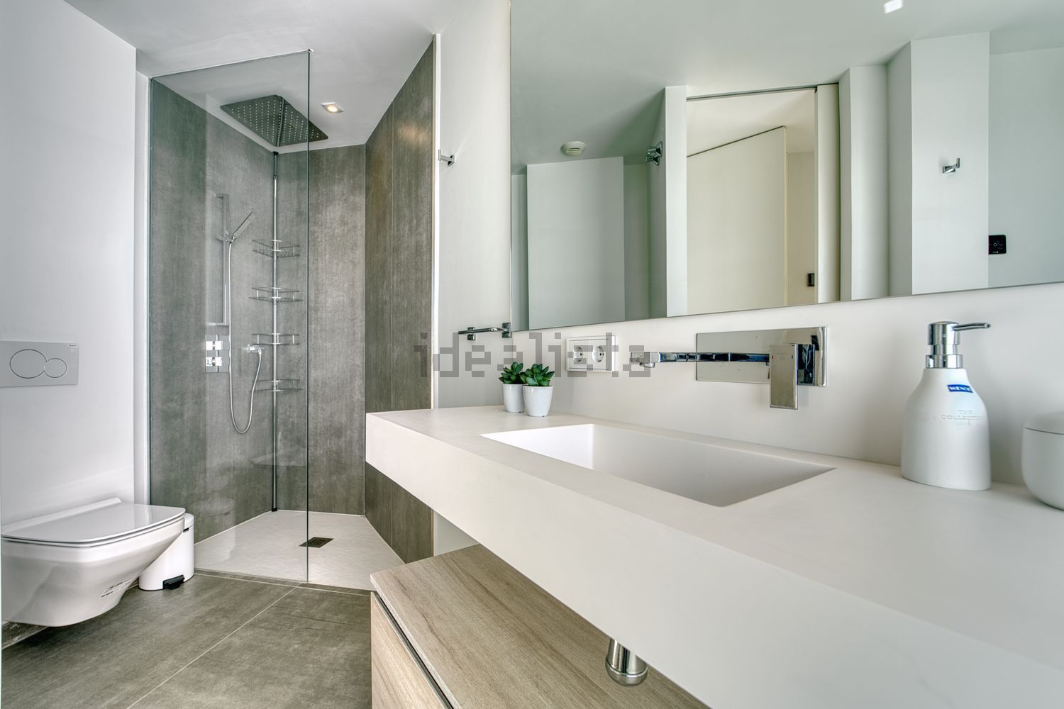 Chalet with direct beach access in Estepona — Bathroom