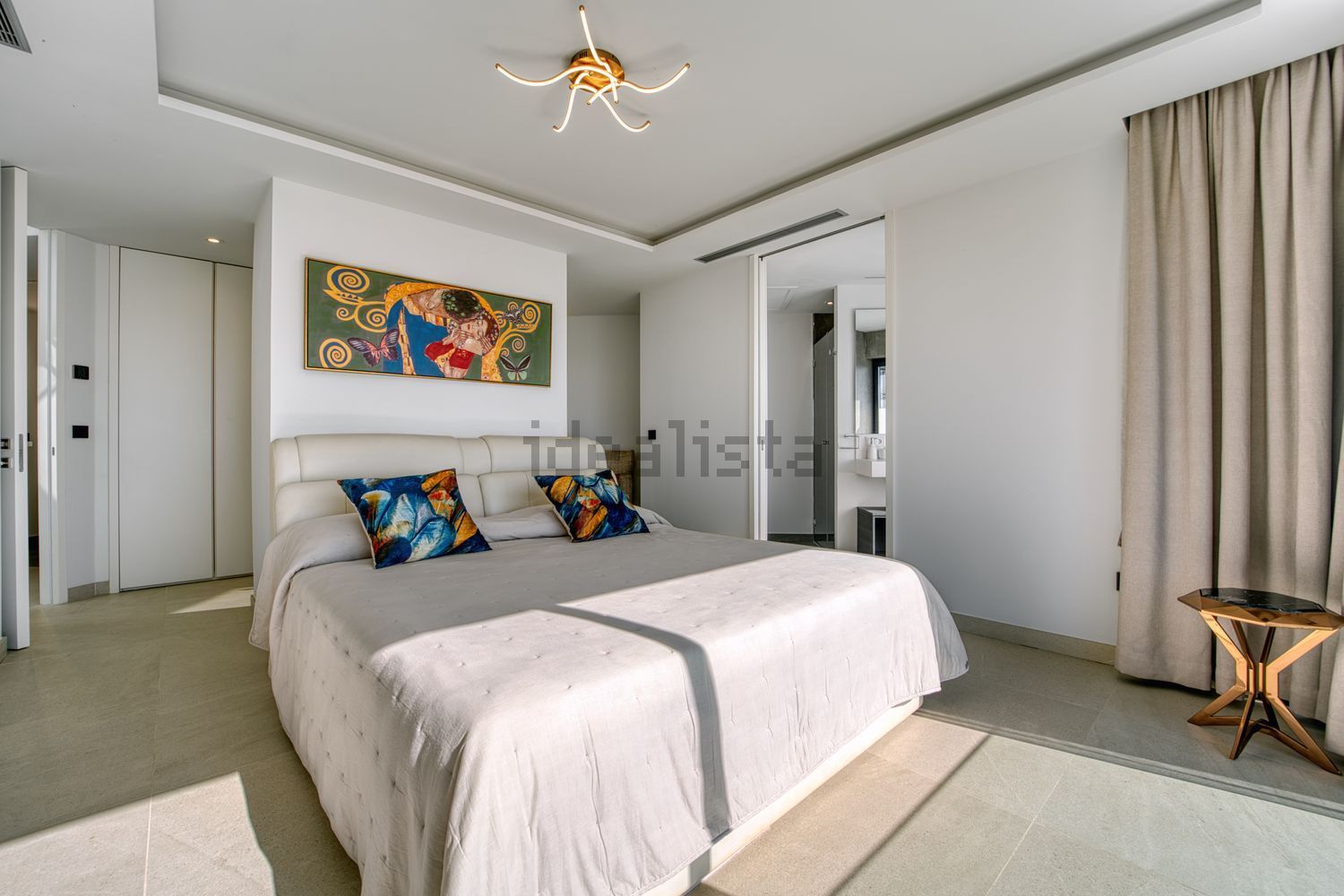 Chalet with direct beach access in Estepona — Bedroom