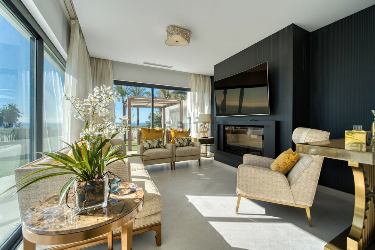 Chalet com acesso direto à praia em Estepona — Sala