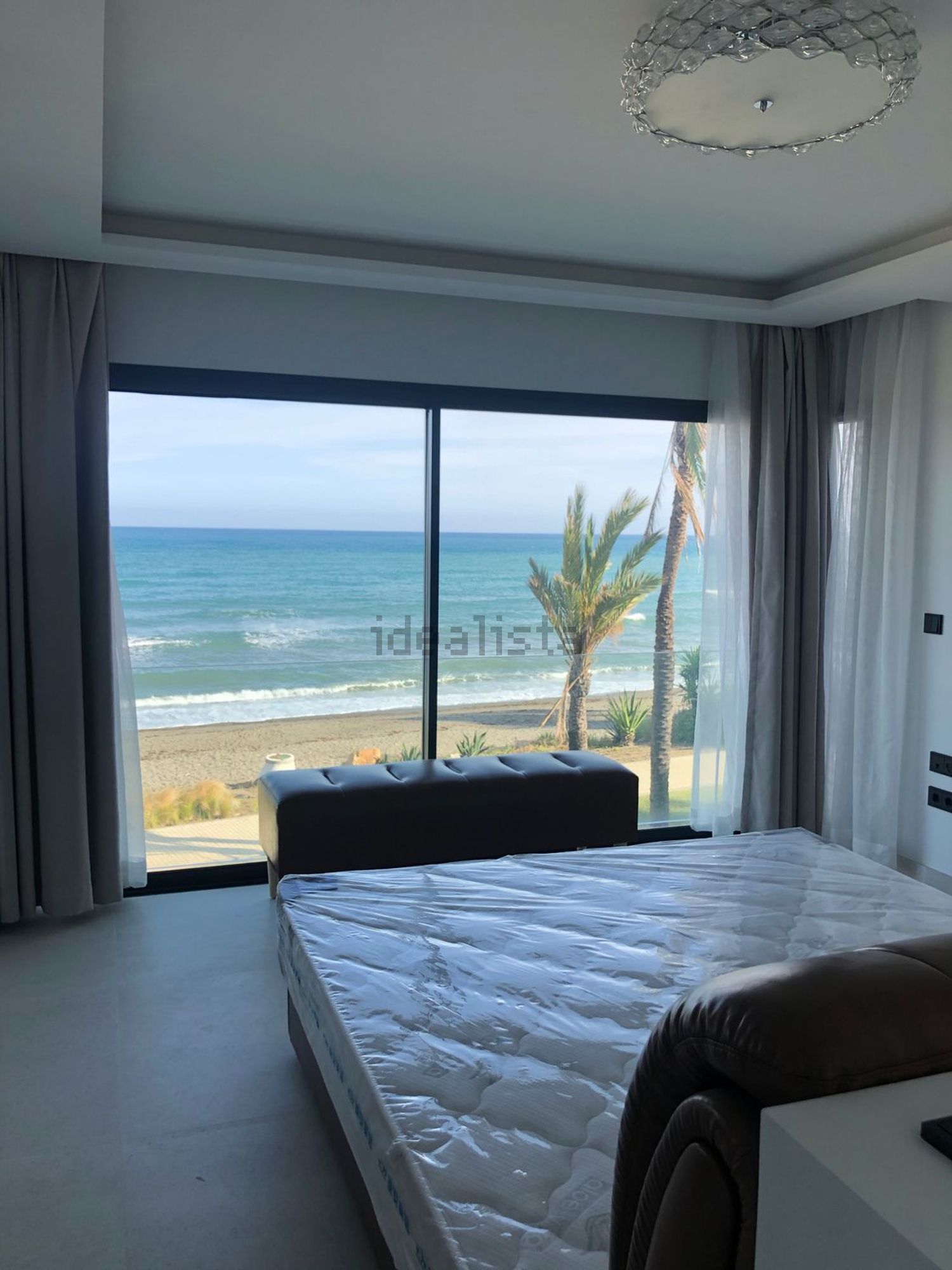Chalet with direct beach access in Estepona — Bedroom