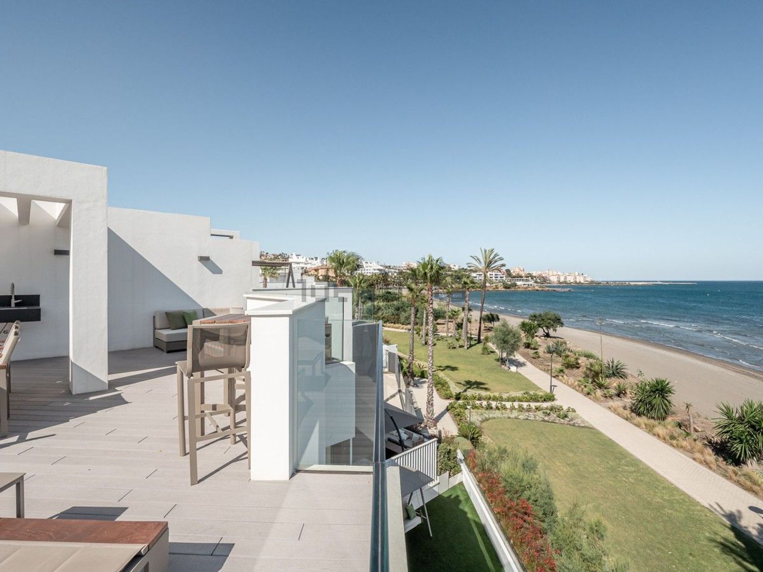 Chalet with direct beach access in Estepona — Sea terrace
