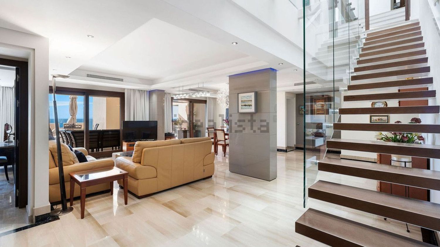 Duplex em primeira linha de praia em Estepona — Sala