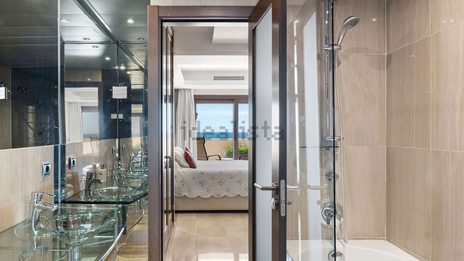 Duplex em primeira linha de praia em Estepona — Casa banho