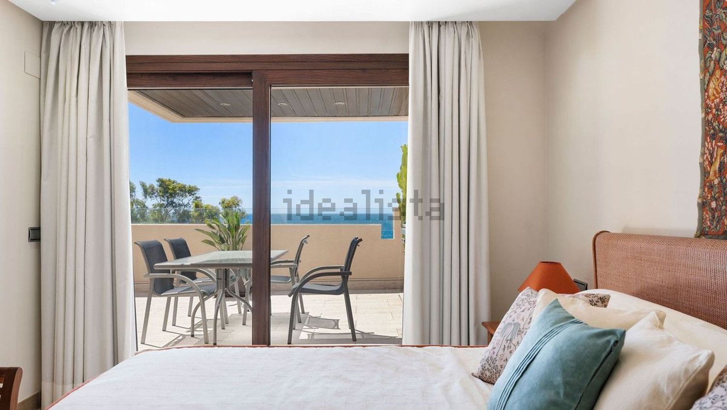 Duplex em primeira linha de praia em Estepona — Quarto