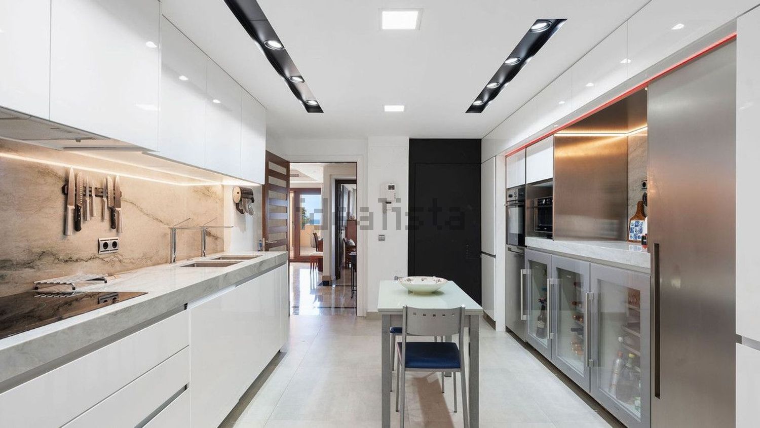 Duplex em primeira linha de praia em Estepona — Cozinha