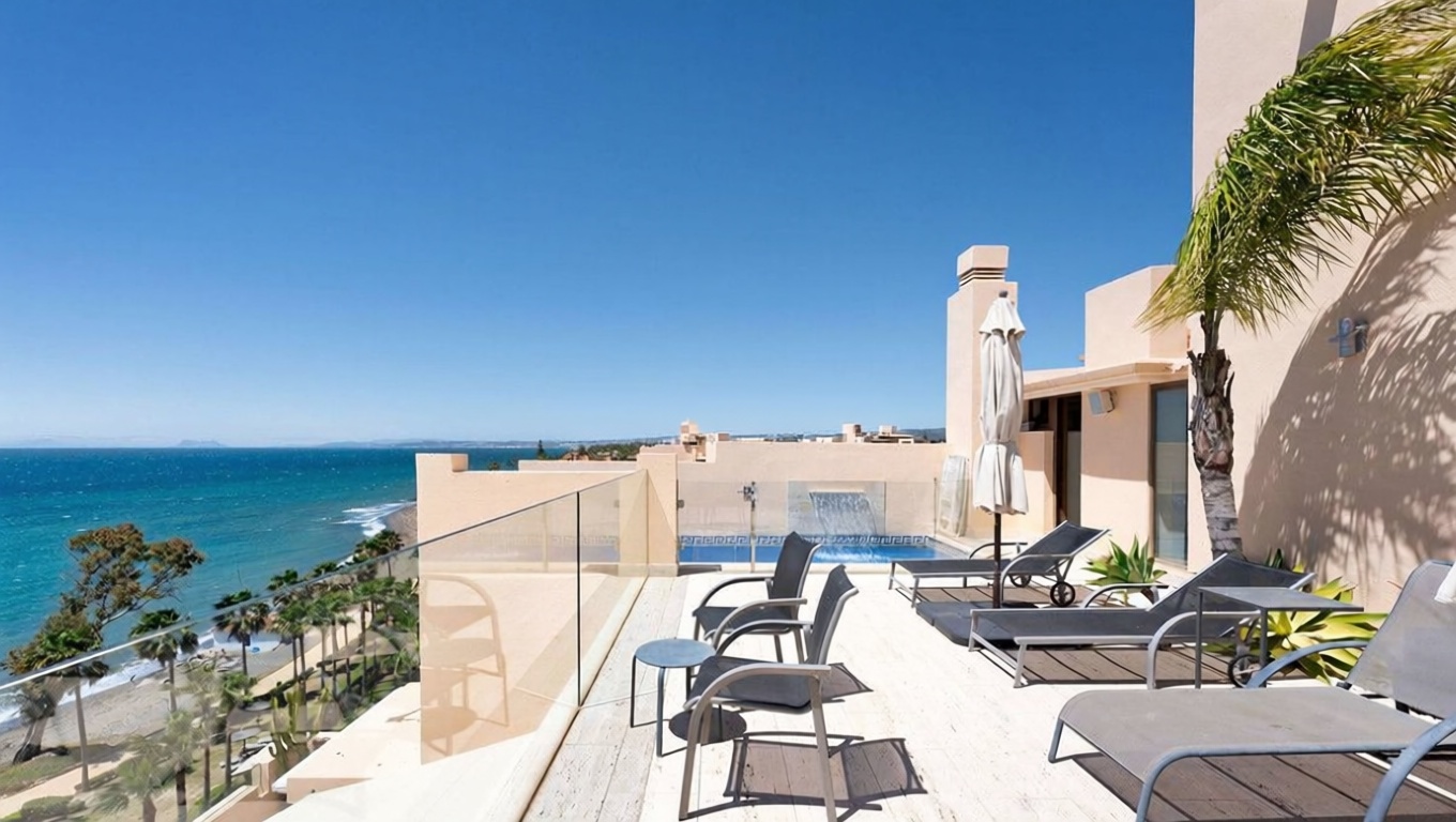 Duplex en première ligne de plage à Estepona