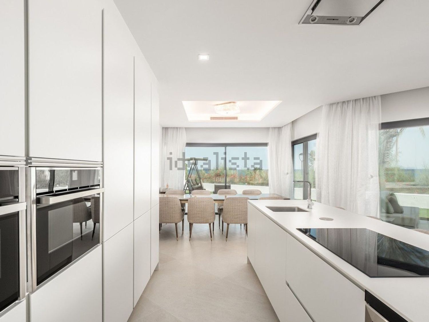 Chalet with direct beach access in Estepona — Kitchen