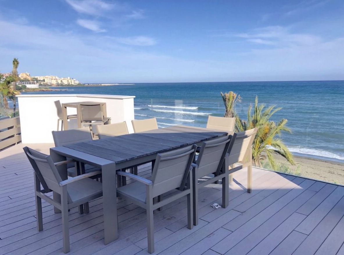 Chalet mit direkter Strandzugang in Estepona — Meerterrasse