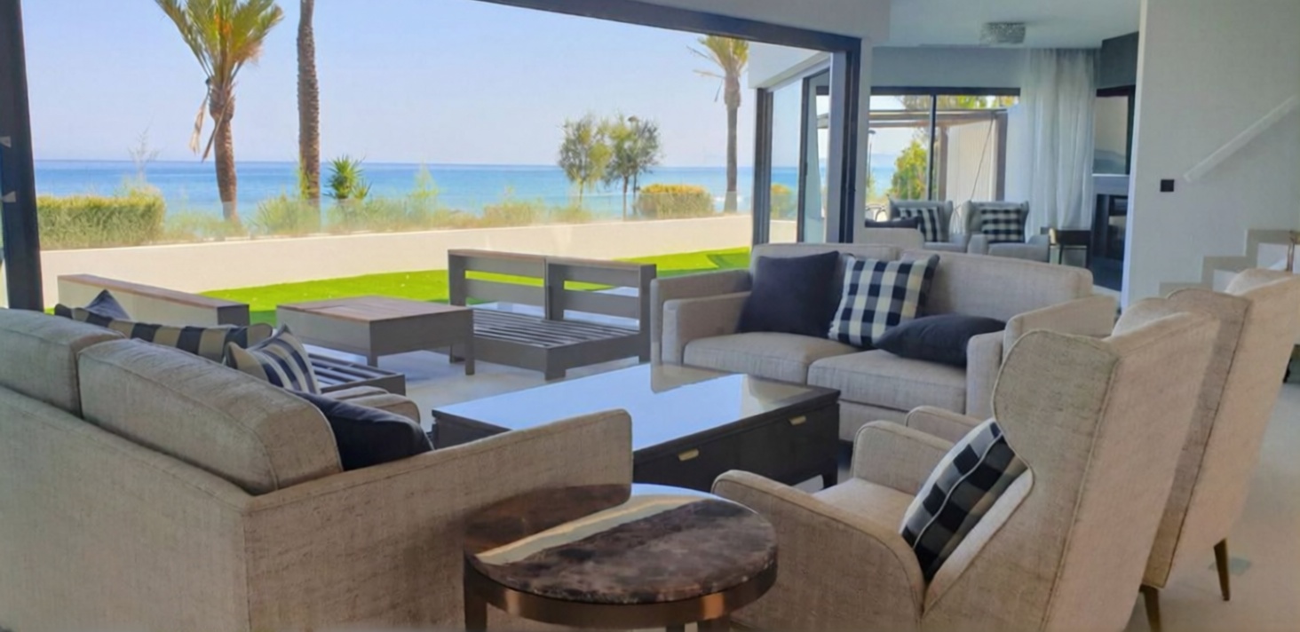 Chalet mit direkter Strandzugang in Estepona — Wohnzimmer