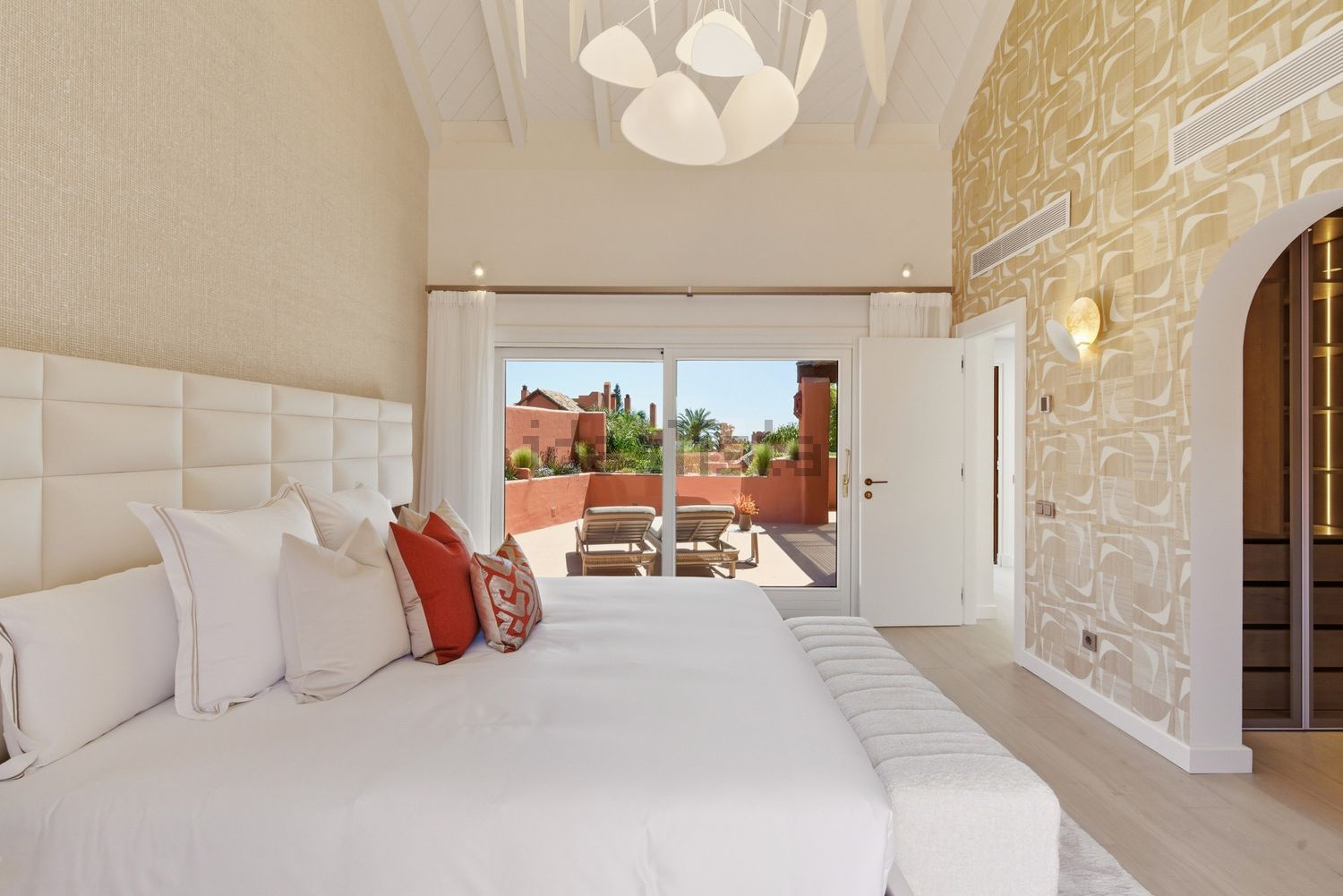 Beachfront duplex in Estepona — Bedroom
