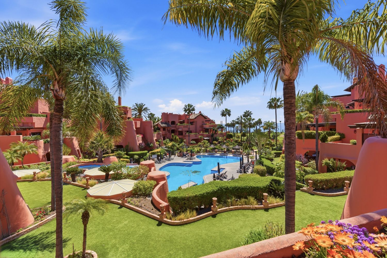 Beachfront duplex in Estepona — Sea view