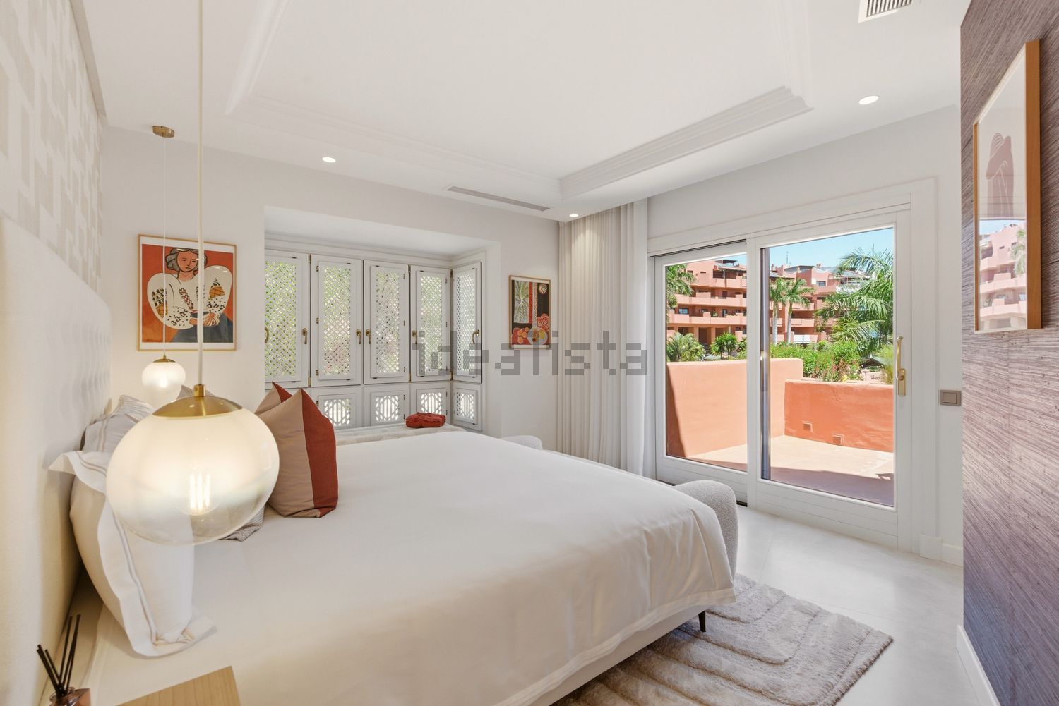 Beachfront duplex in Estepona — Bedroom