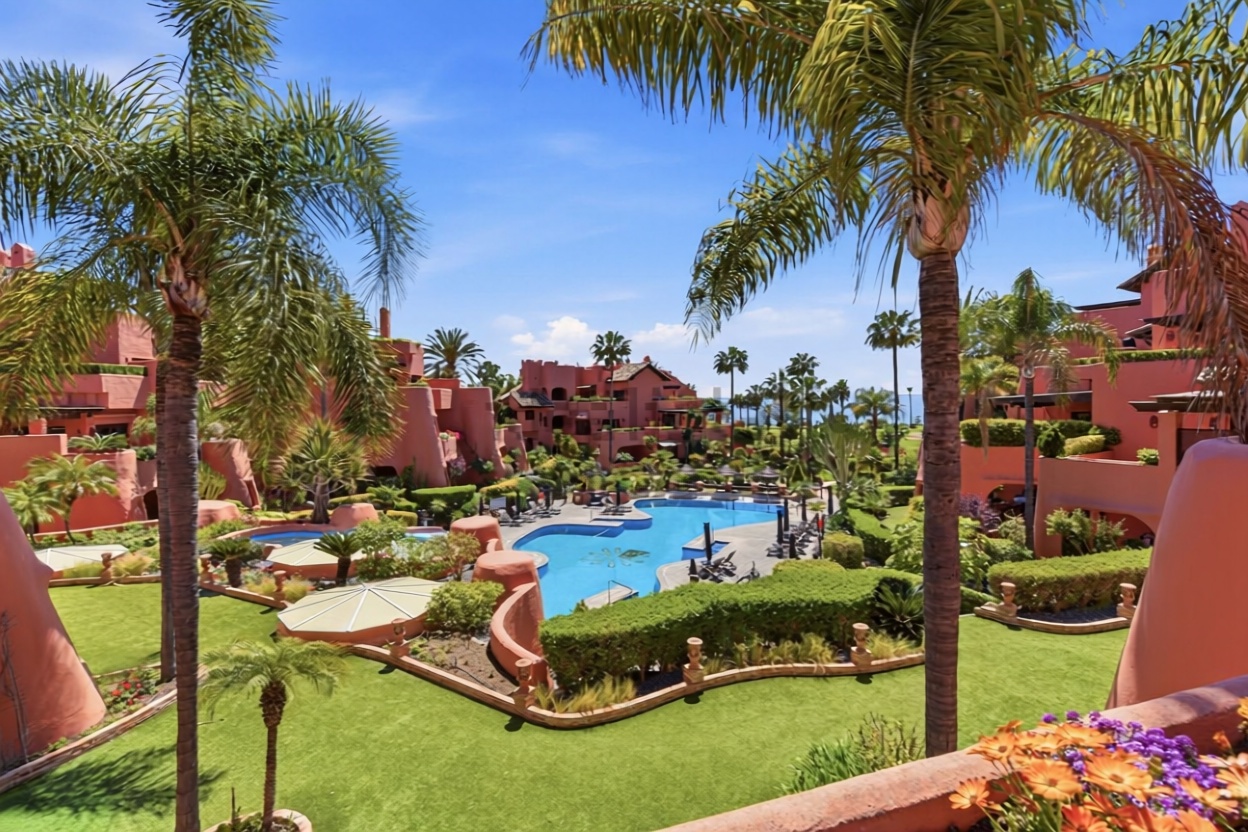 Duplex en première ligne de plage à Estepona — Vue mer