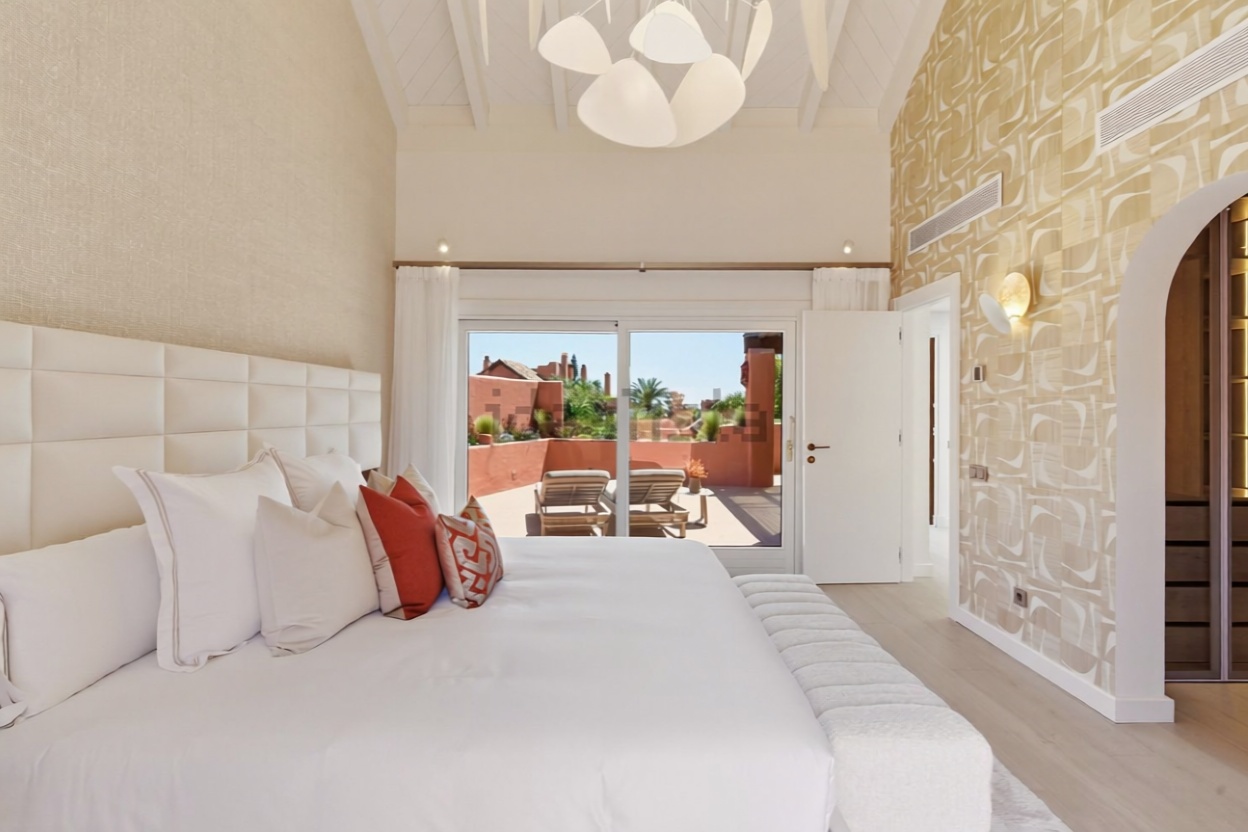 Duplex en première ligne de plage à Estepona — Chambre