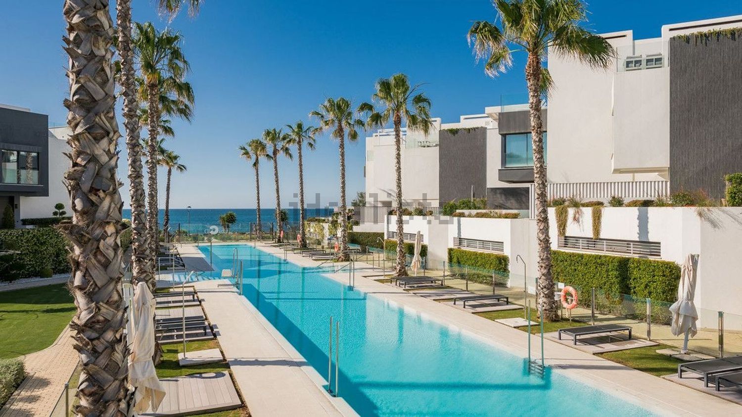 Chalet with direct beach access in Estepona — Pool