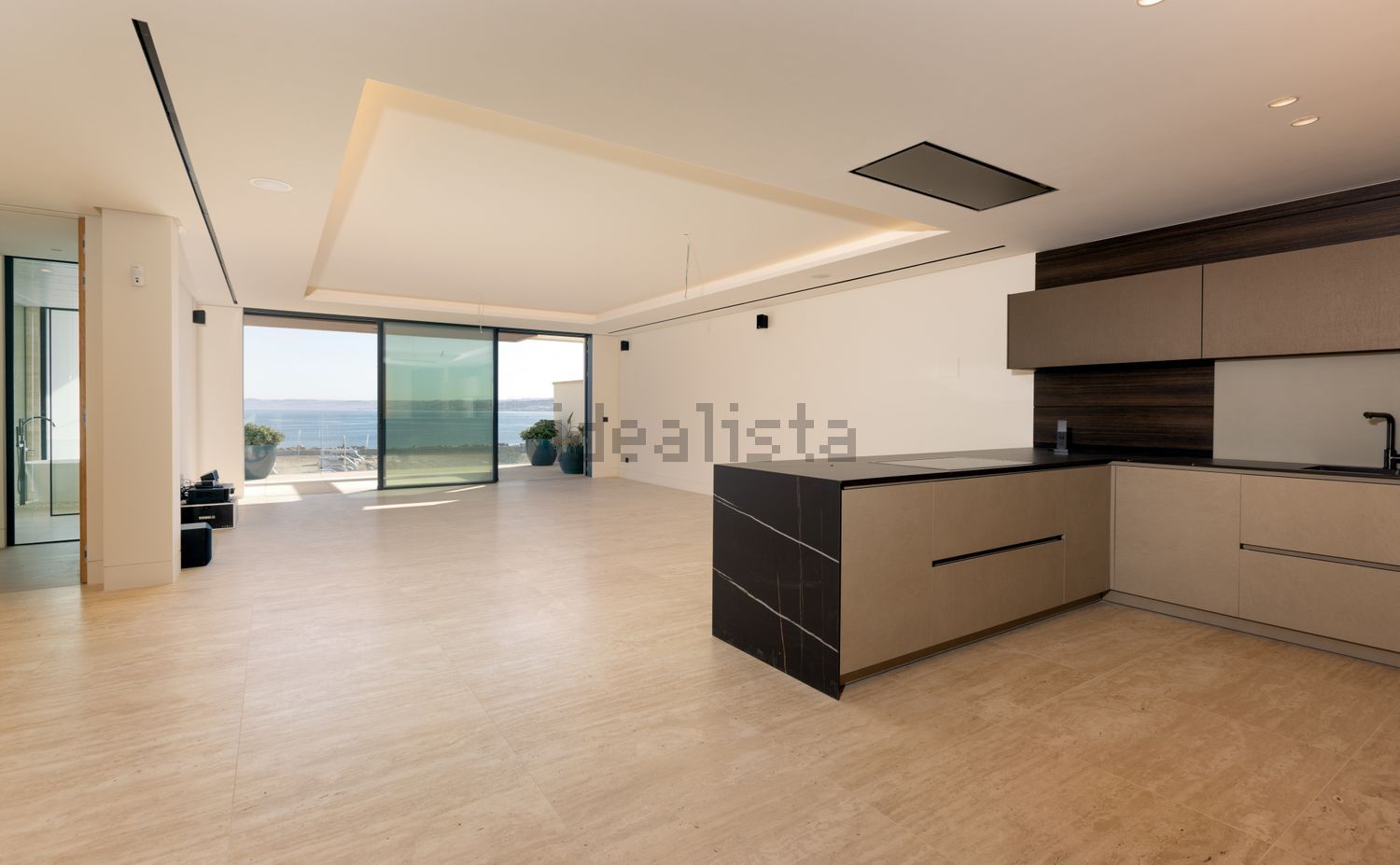 Beachfront flat in Estepona — Living room