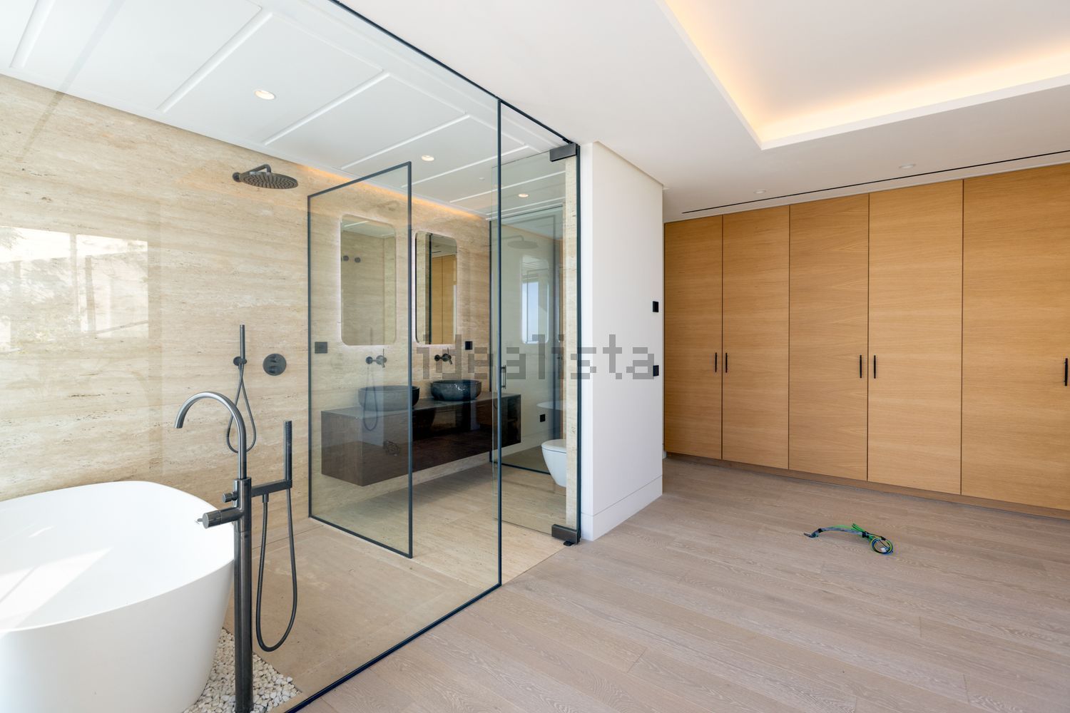 Beachfront flat in Estepona — Bathroom