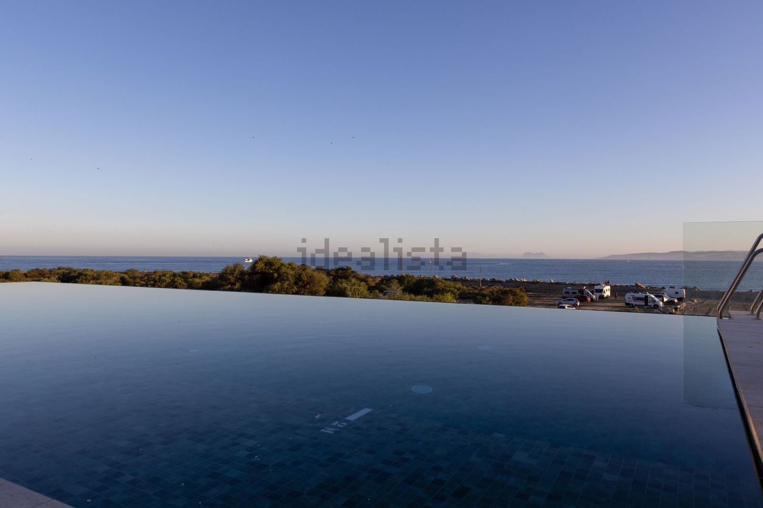 Beachfront flat in Estepona — Kitchen