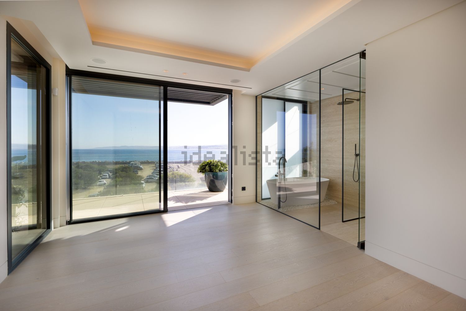 Beachfront flat in Estepona — Bedroom