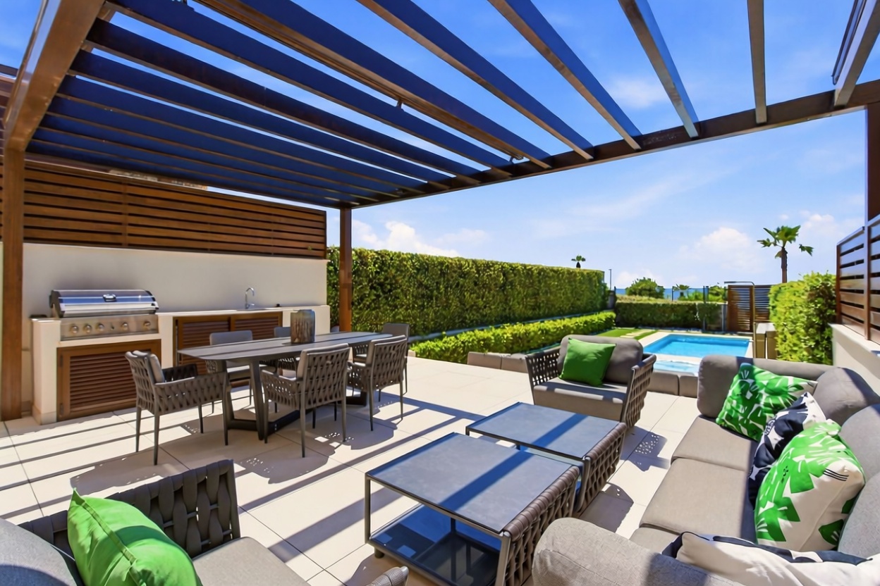 Chalet avec accès direct à la plage à Estepona — Terrasse mer