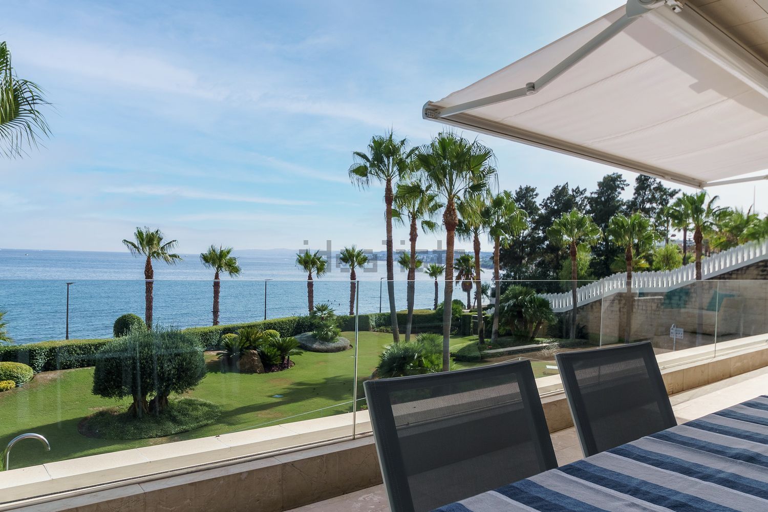 Beachfront duplex in Estepona