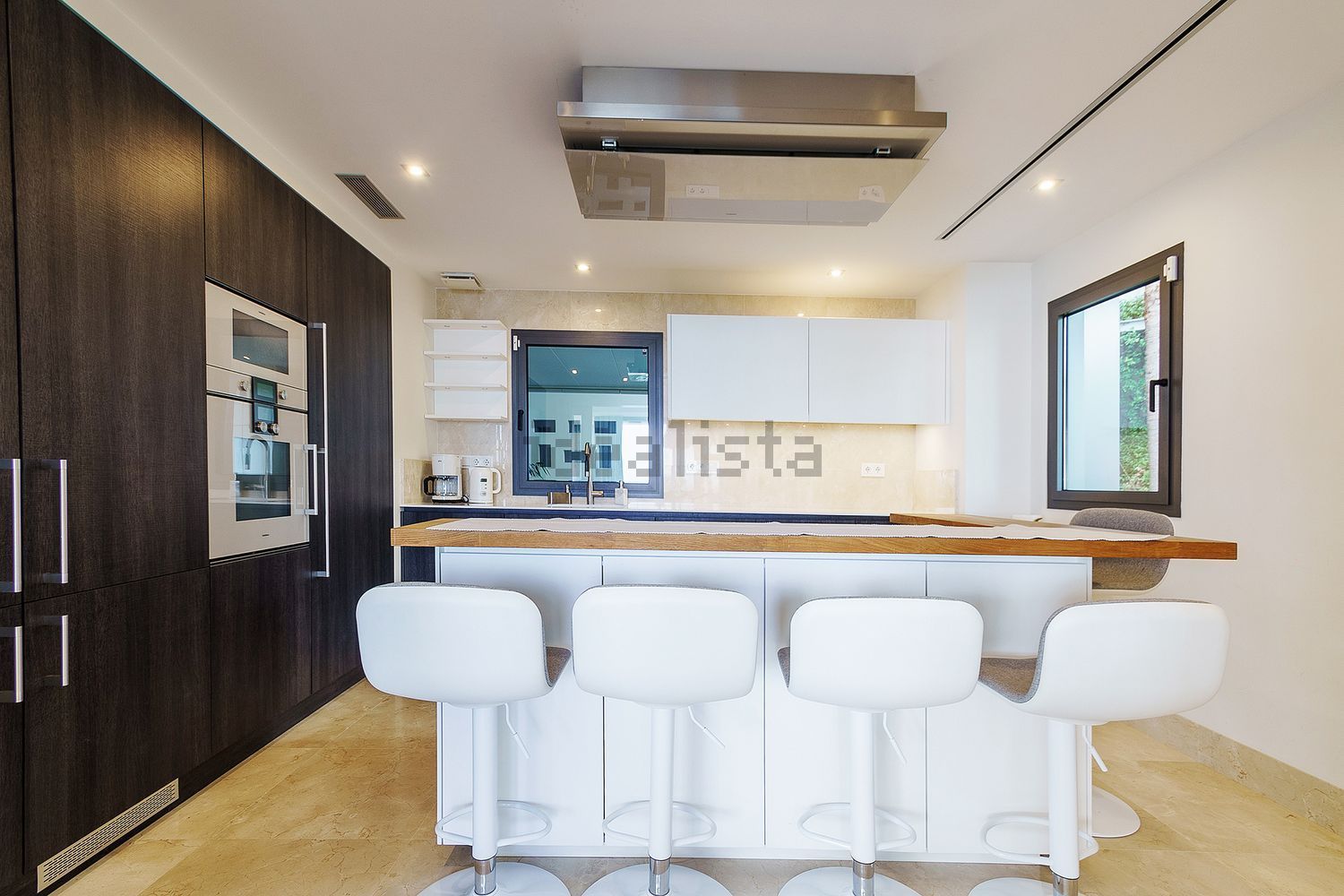 Beachfront duplex in Estepona — Kitchen
