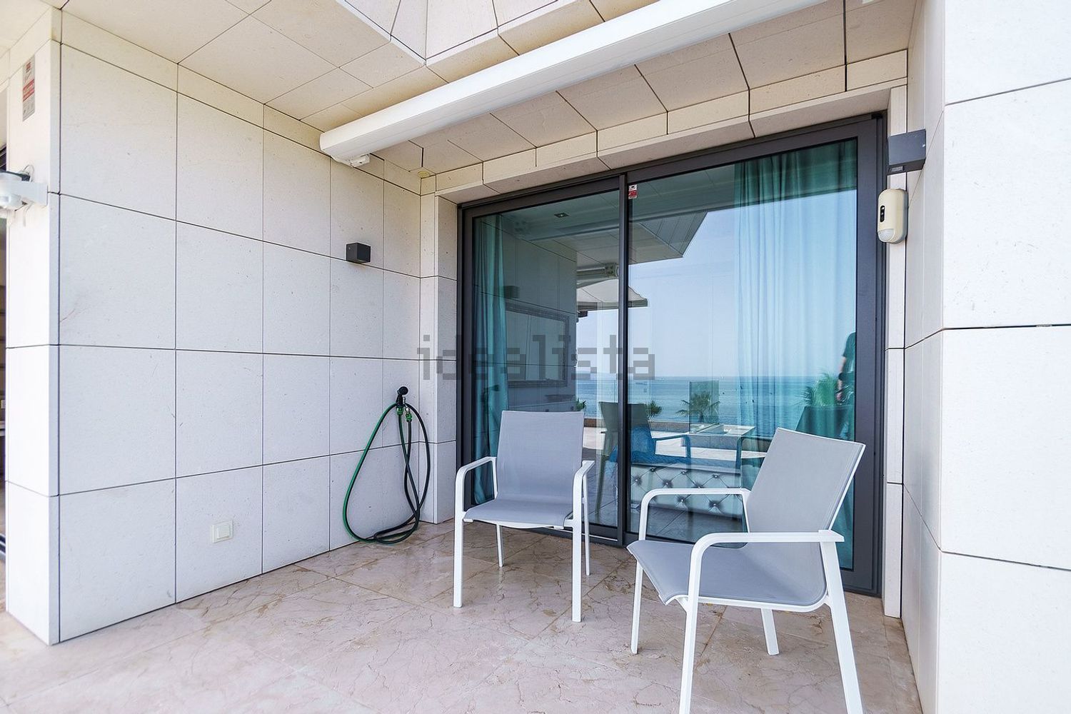 Beachfront duplex in Estepona — Bedroom