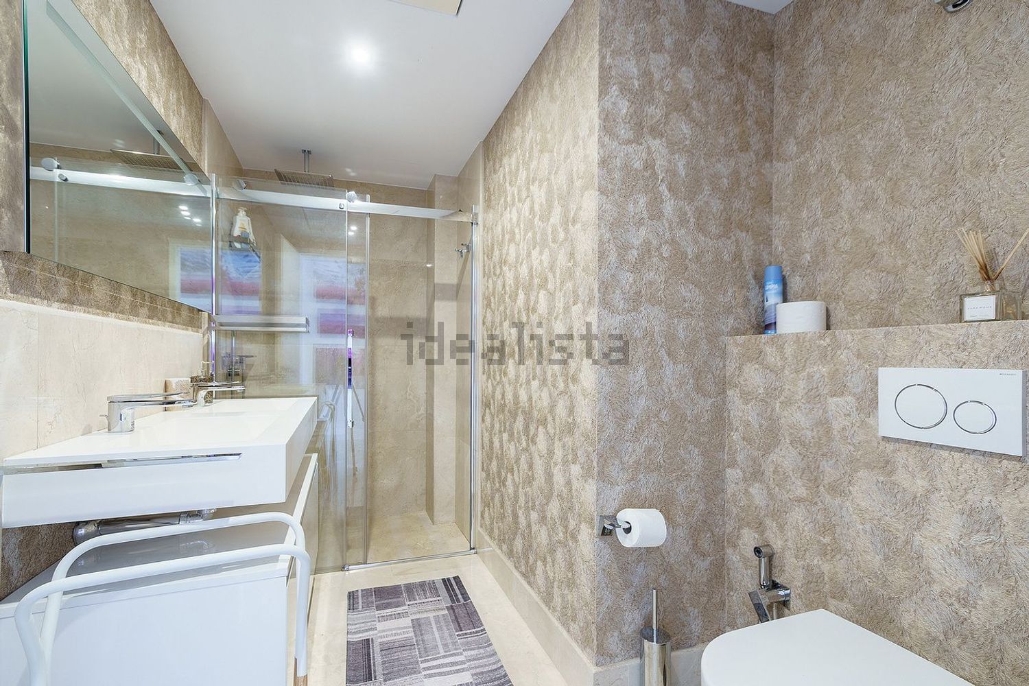 Beachfront duplex in Estepona — Bathroom