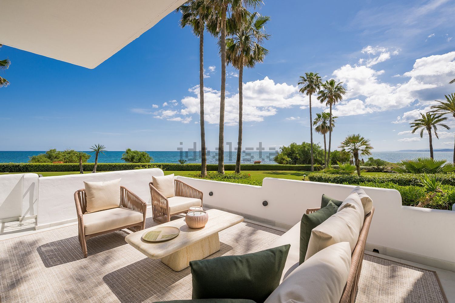 Beachfront flat in Estepona
