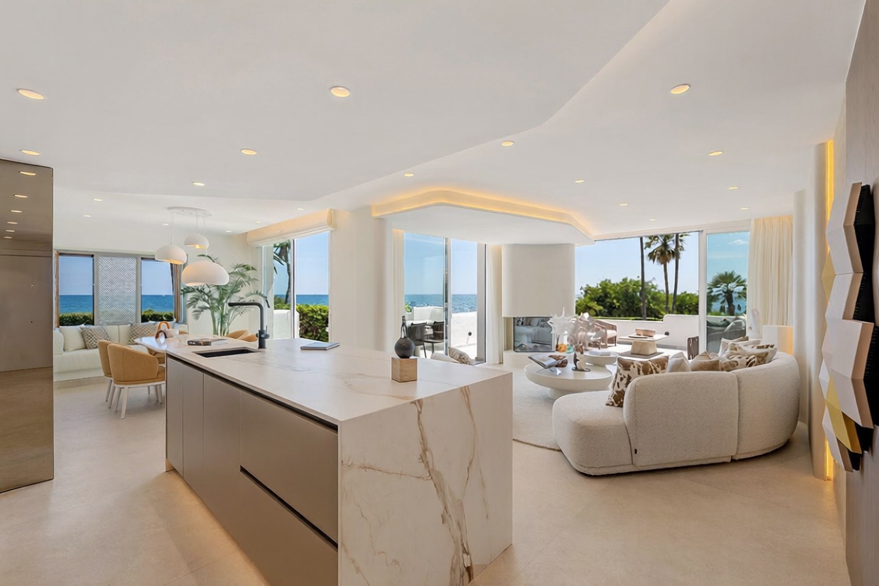 Piso en primera línea de playa en Estepona — Cocina