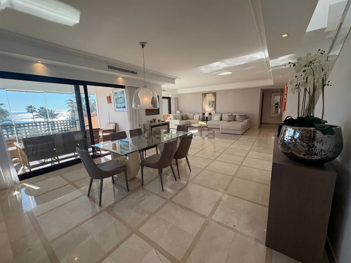 Ático em primeira linha de mar em Estepona — Quarto