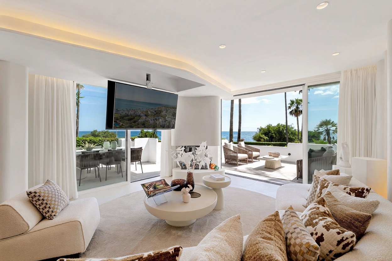 Haus mit direkter Strandzugang in Estepona — Wohnzimmer