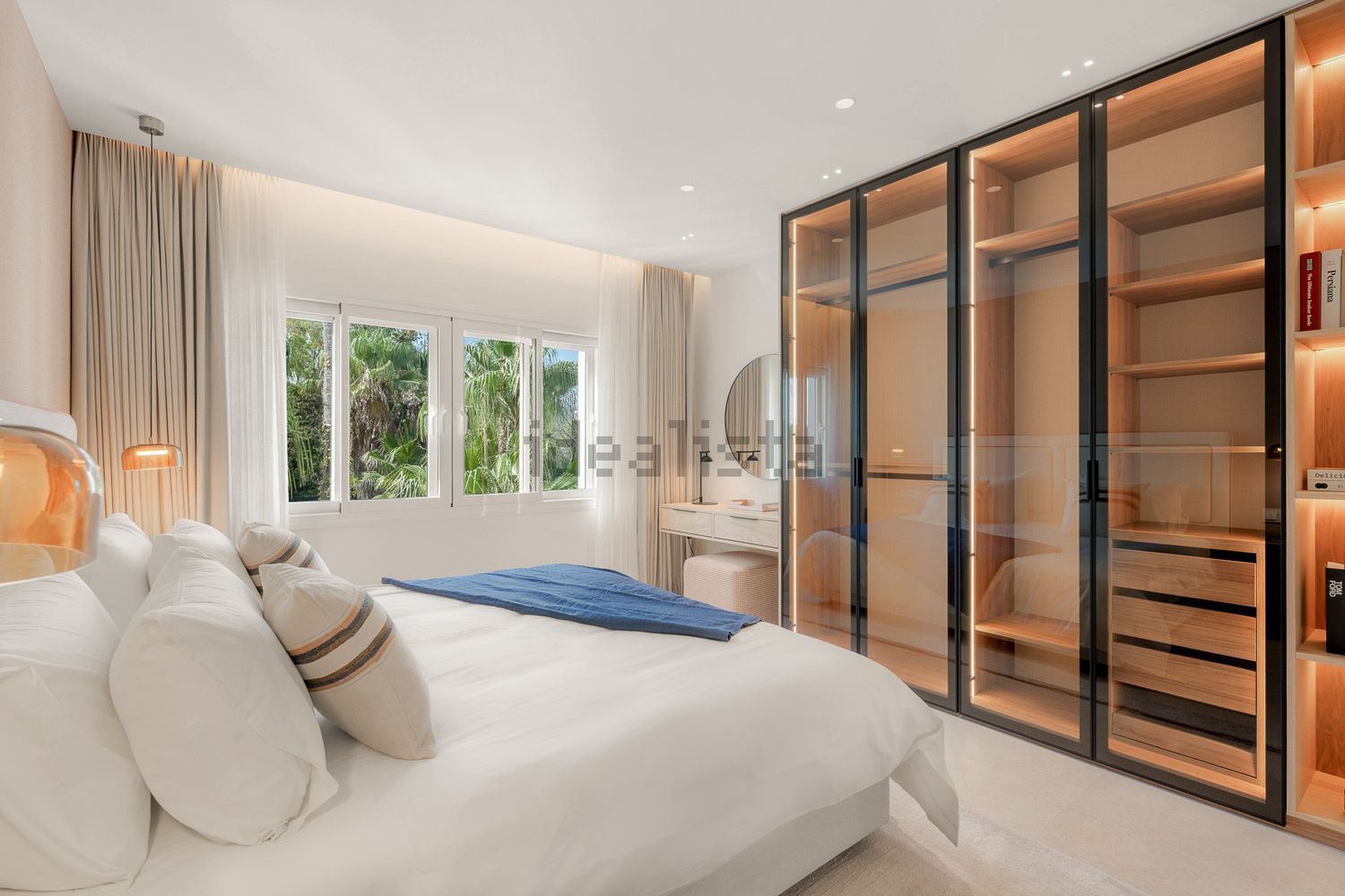 Seafront attic in Estepona — Bedroom